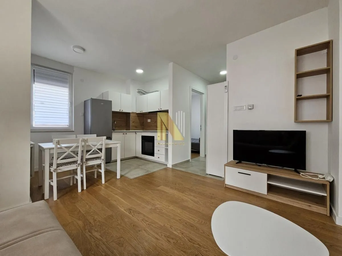 Izdavanje, jednosoban stan, 34m², Bulevar Evrope, Novi Sad Sve Podlokacije