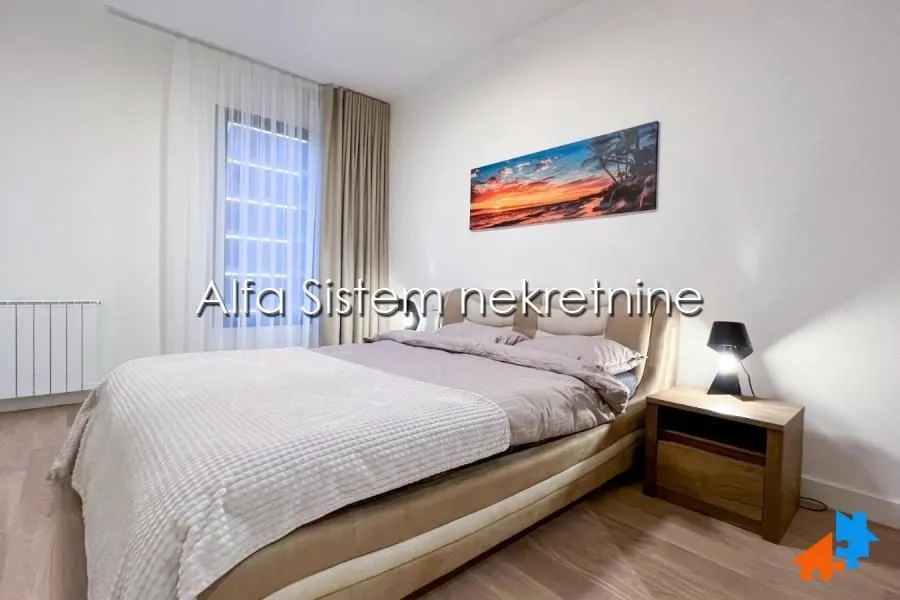 Izdavanje, trosoban stan, 88m², Savski Venac, Beograd
