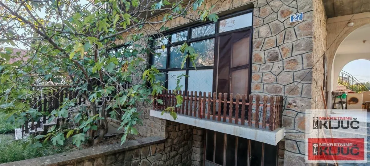 Prodaja, kuća, 163m², Futog, Novi Sad Sve Podlokacije