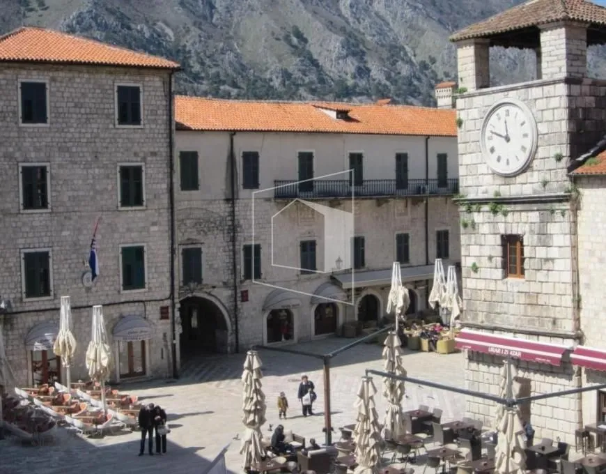 Izdavanje, jednosoban stan, 75m2, Stari Grad Kotor, Kotor