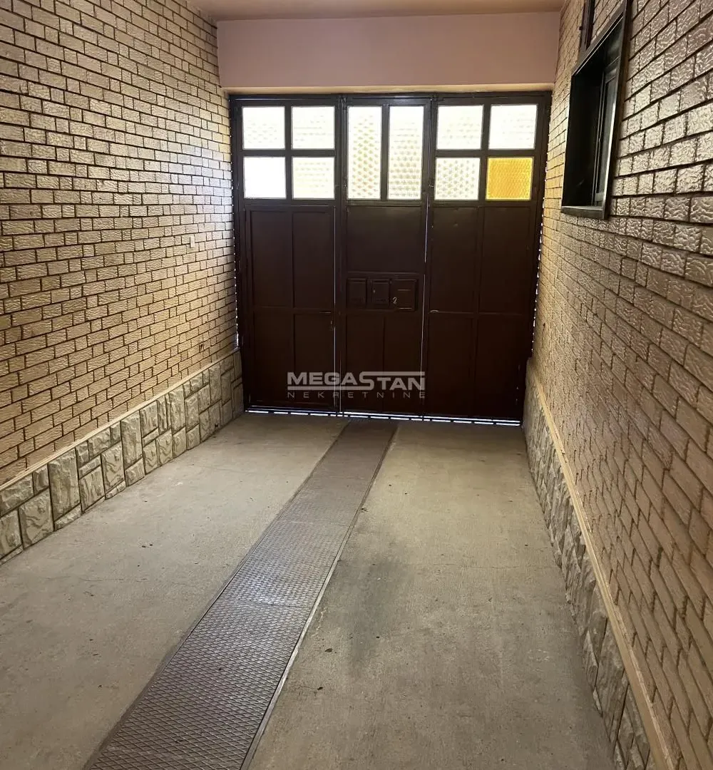 Prodaja, kuća, 363m², Centar, Zrenjanin