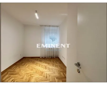 Empty room with parquet flooring and white walls. - image 8