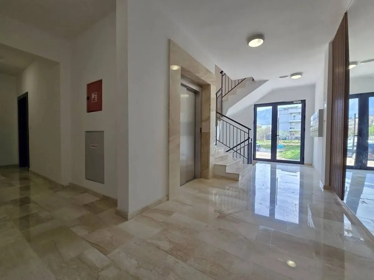 Prodaja, jednosoban stan, 42m², Centar, Bar