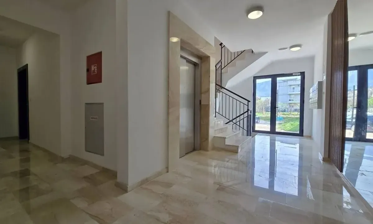 Sale, one bedroom apartment, 42m², Centar, Bar