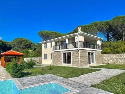 Izdavanje, kuća, 200m², Kotor, Crna Gora