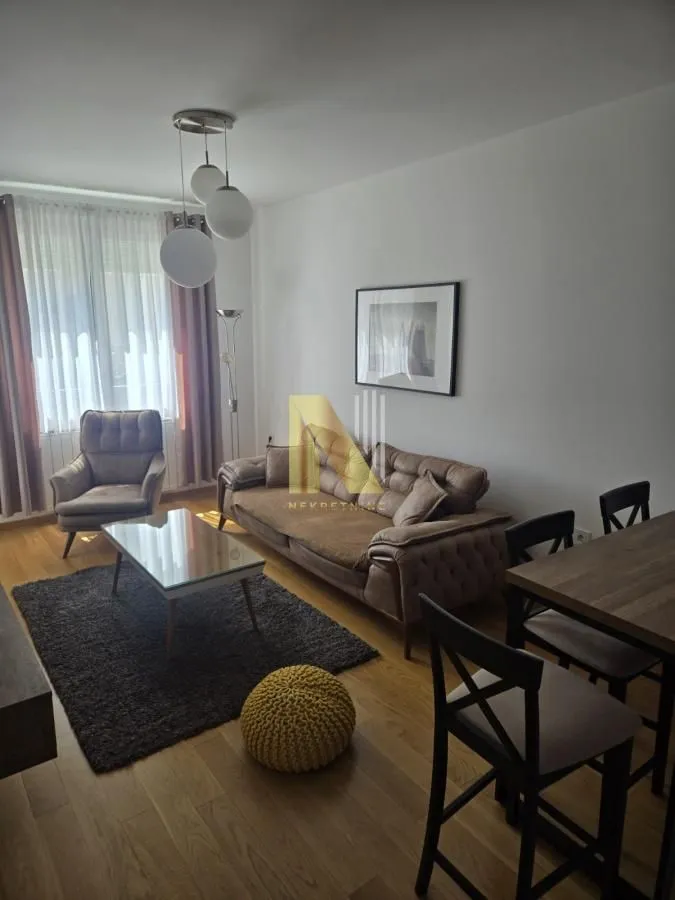 Izdavanje, dvosoban stan, 40m², Socijalno, Novi Sad Sve Podlokacije
