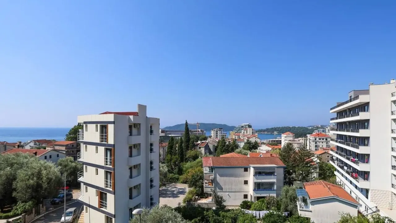 Izdavanje, jednosoban stan, 42m², Bečići, Budva