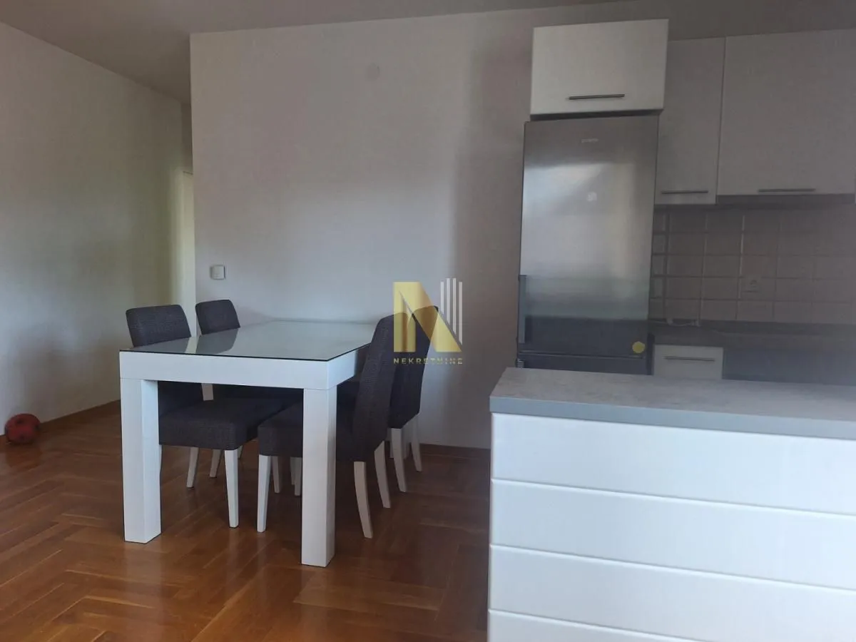 Izdavanje, dvosoban stan, 61m², Socijalno, Novi Sad Sve Podlokacije