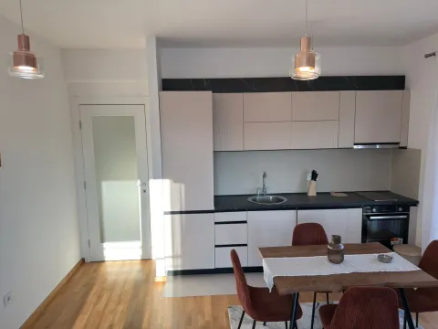 Izdavanje, dvosoban stan, 65m², Stari Aerodrom, Podgorica - image 6