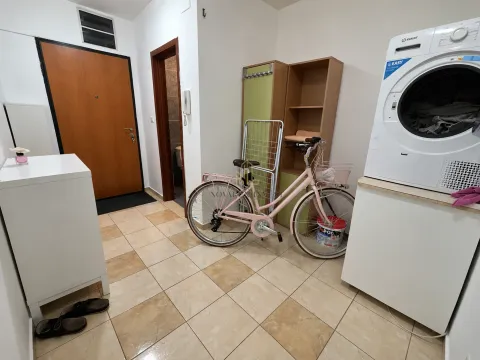 Izdavanje, dvosoban stan, 76m², Stari Aerodrom, Podgorica - image 9