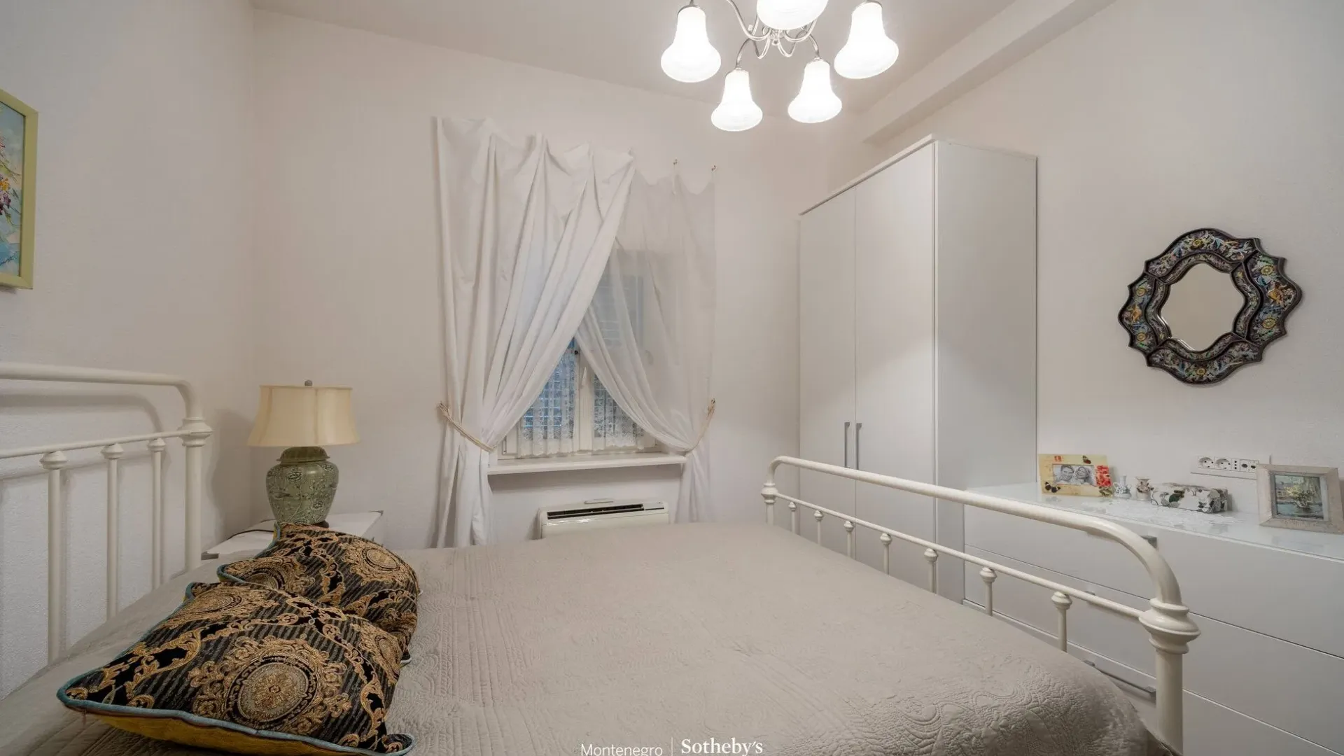Rent, house, 587m², Dobrota, Kotor