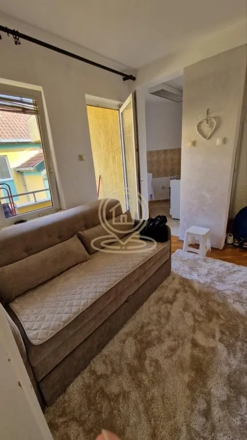 Izdavanje, jednosoban stan, 35m², Centar, Novi Sad