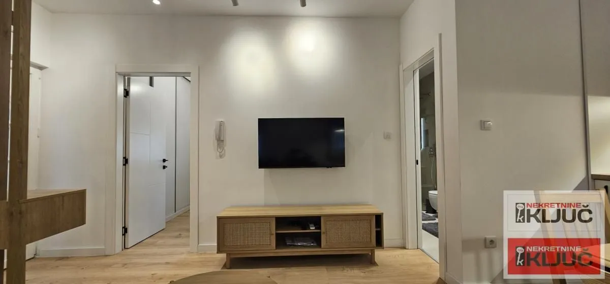 Izdavanje, stan, 36m², Centar, Novi Sad