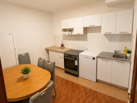Rent, one bedroom apartment, 55m², Podkošljun, Budva - image 3