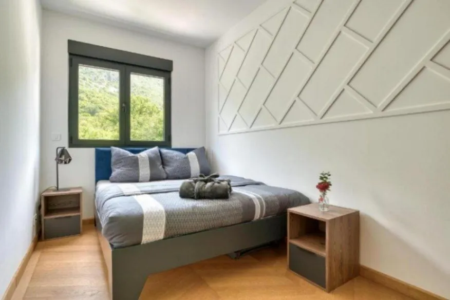 Sale, three bedroom apartment, 90m², Sveti Stefan, Budva