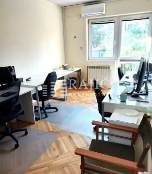 Rent, house, 550m², Uciteljsko Naselje, Zvezdara Sve Podlokacije - image 5