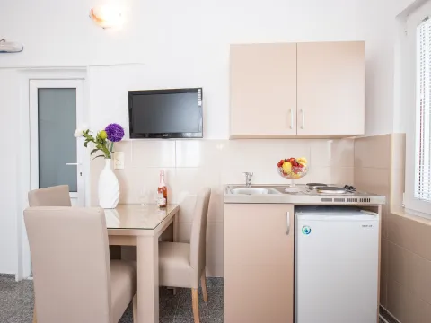 Daily-rent, studio apartment, 17m², Centar, Bar - image 12