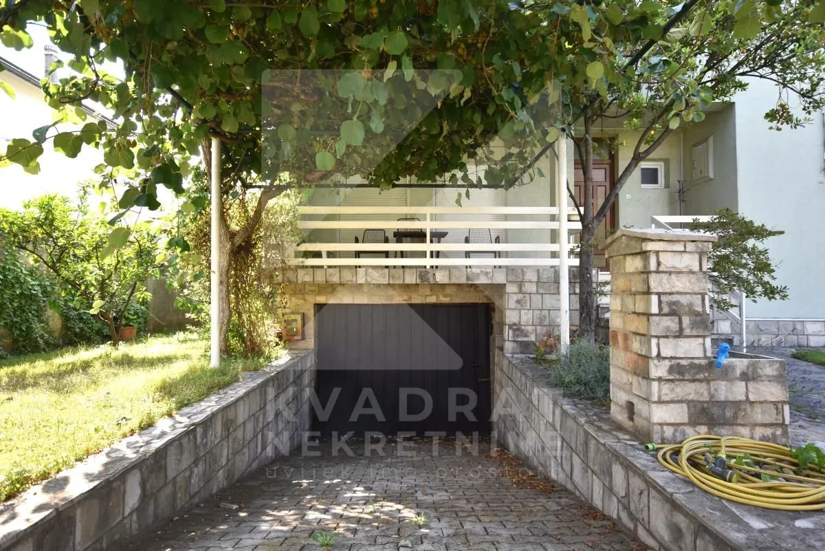 Izdavanje, kuća, 250m², Stari Aerodrom, Podgorica