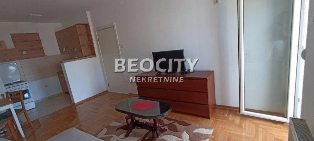 Izdavanje, stan, 45m², Centar, Novi Sad