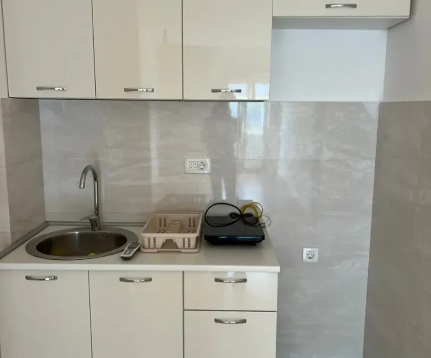 Izdavanje, jednosoban stan, 40m², Central Point, Podgorica