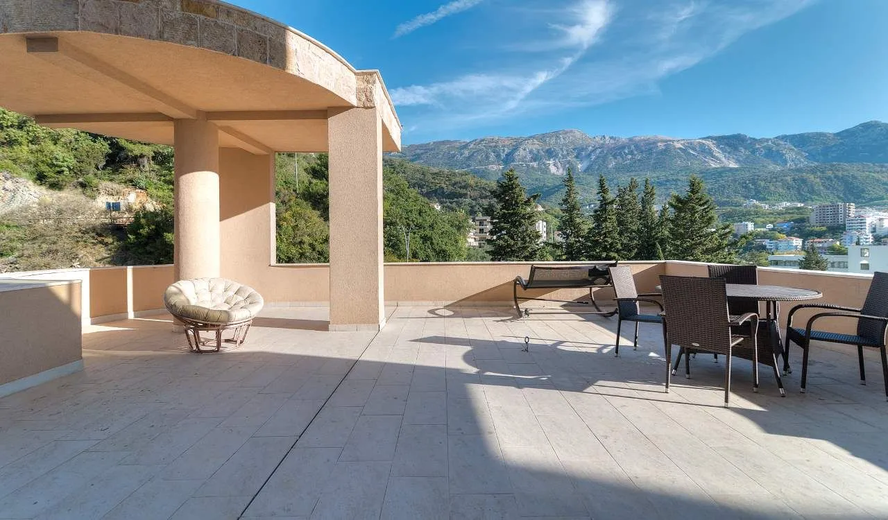 Prodaja, trosoban stan, 189m², Zavala, Budva