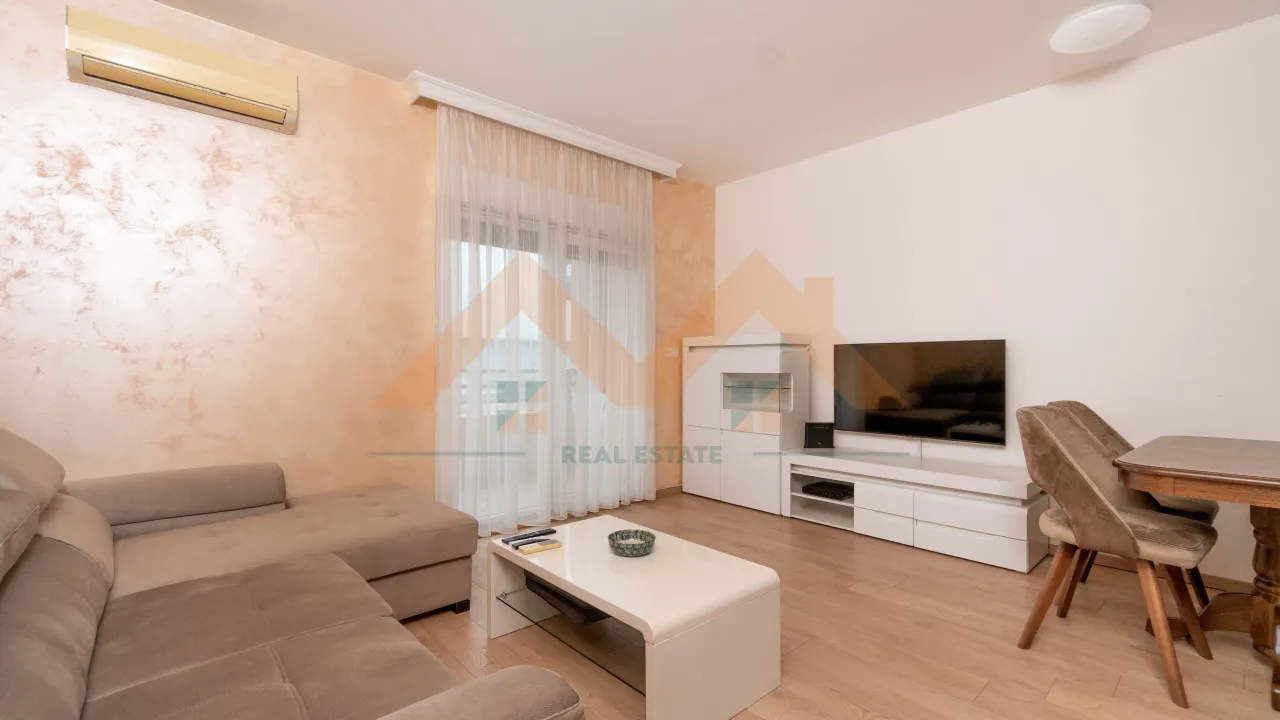 Izdavanje, dvosoban stan, 75m², City Kvart, Podgorica