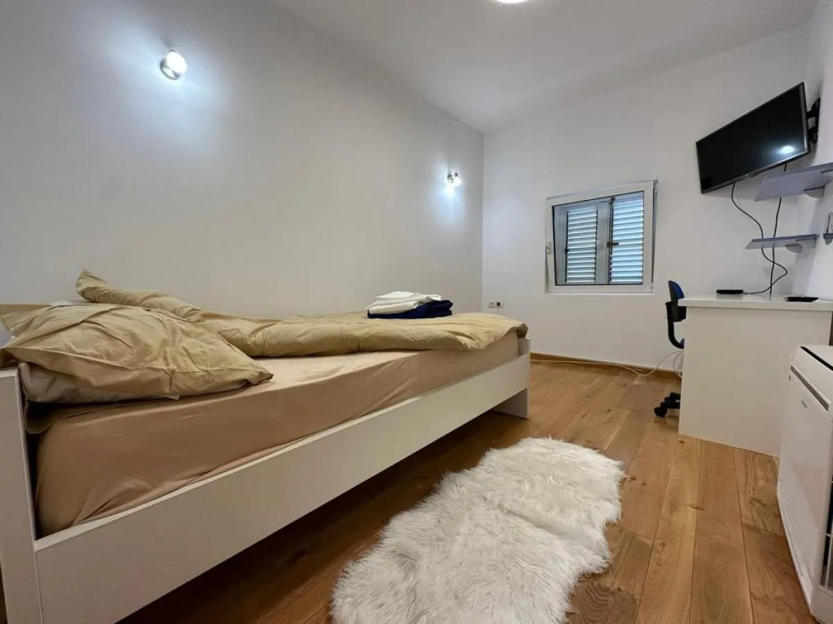 Rent, four bedroom apartment, 250m², Tivat, Crna Gora