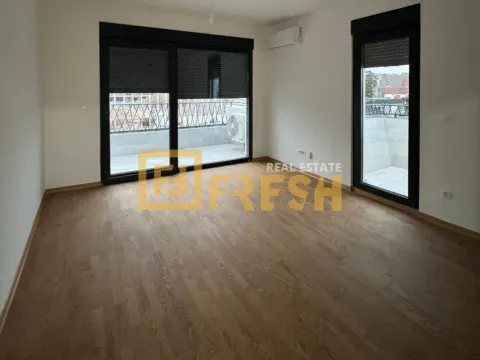 Izdavanje, dvosoban stan, 54m², City Kvart, Podgorica - image 1