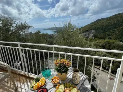 Rent, three bedroom apartment, 120m², Bečići, Budva