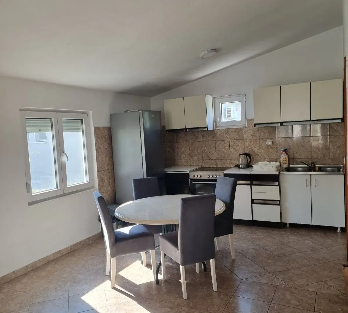 Rent, house, 100m², Polje, Bar