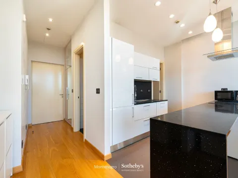 Izdavanje, dvosoban stan, 94m², Kod Capital Plaze, Podgorica - image 10