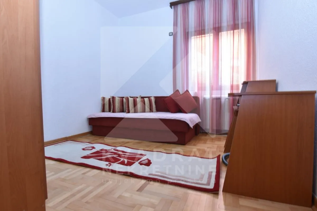 Izdavanje, četvorosoban stan, 150m², Stari Aerodrom, Podgorica