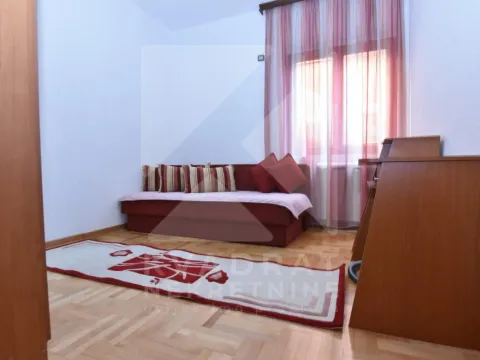 Izdavanje, četvorosoban stan, 150m², Stari Aerodrom, Podgorica - image 10