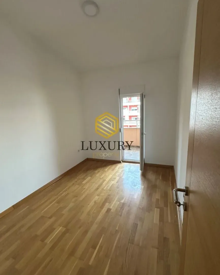Prodaja, dvosoban stan, 60m², 1 maj, Podgorica