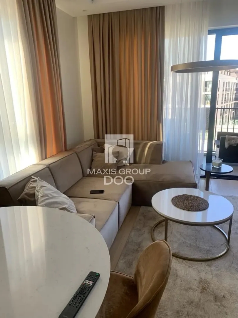 Izdavanje, dvosoban stan, 56m², Savski Venac, Beograd