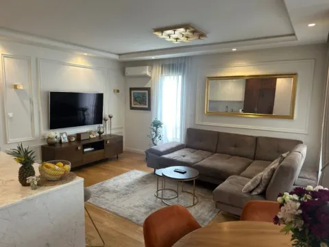 Prodaja, dvosoban stan, 74m², Blok 6, Podgorica