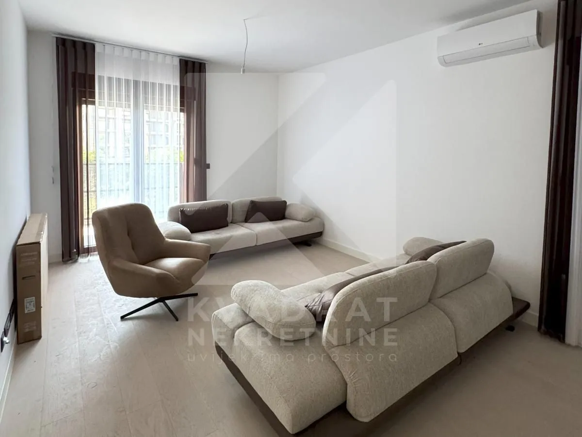 Izdavanje, jednosoban stan, 53m², Krivi Most, Podgorica