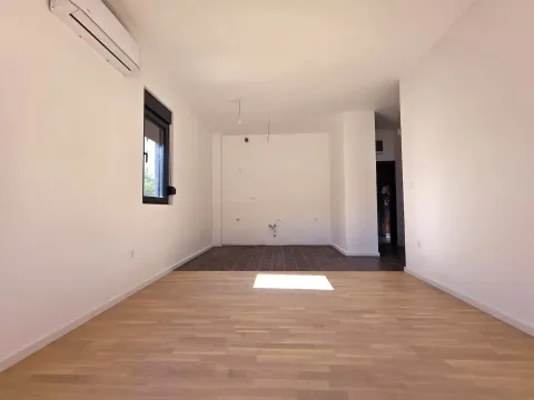 Izdavanje, jednosoban stan, 40m², Tološi, Podgorica - image 2