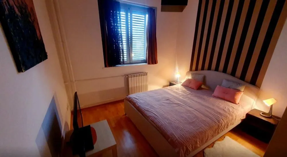 Izdavanje, dvosoban stan, 50m², Stari Grad, Beograd