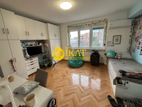 Prodaja, trosoban stan, 65m², Vračar Centar, Vračar Sve Podlokacije - image 2