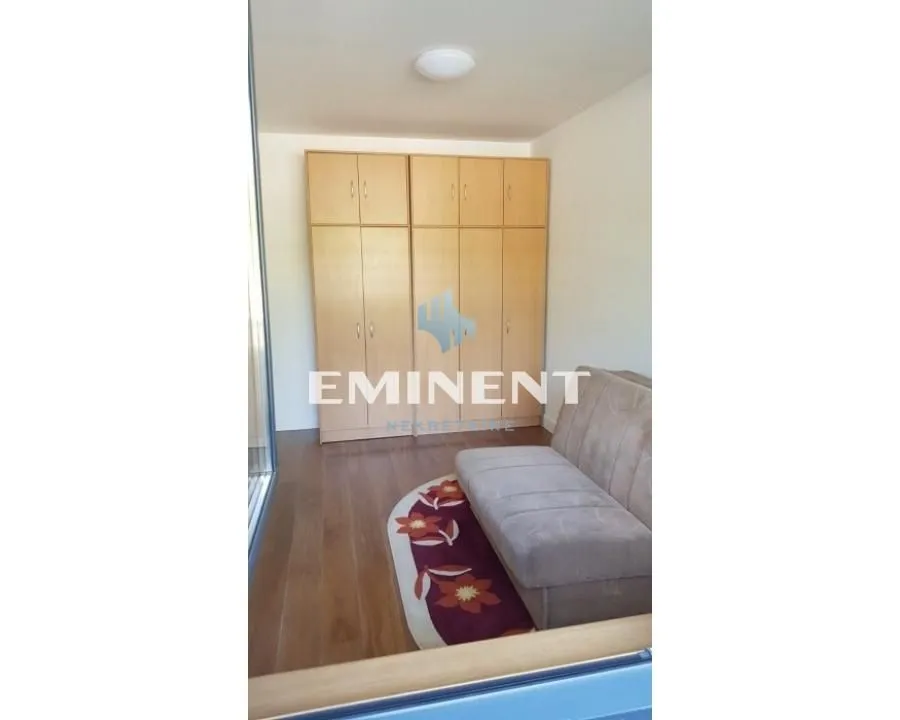 Izdavanje, dvosoban stan, 47m², Zemun Centar, Zemun Sve Podlokacije