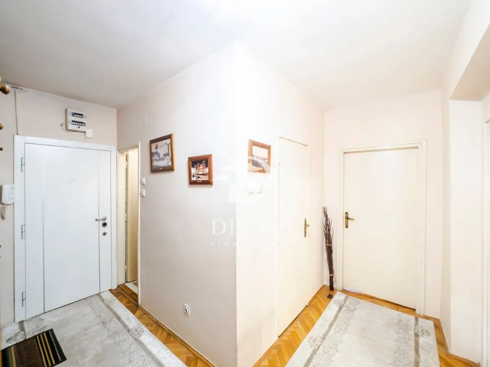 Prodaja, trosoban stan, 82m², Zemun Gornji Grad, Zemun Sve Podlokacije