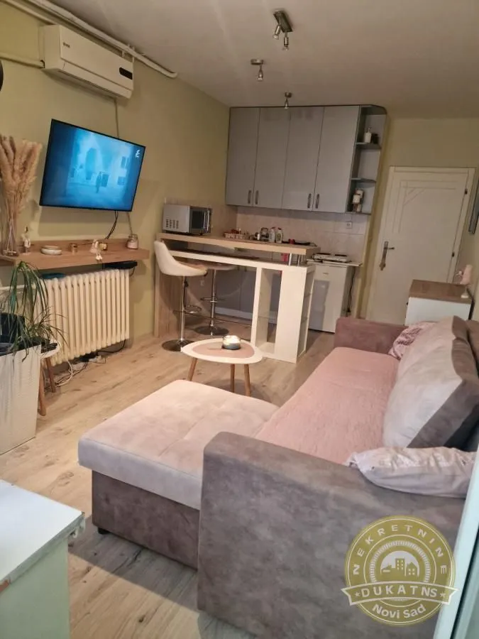 Izdavanje, dvosoban stan, 43m², Bulevar Oslobodjenja, Novi Sad Sve Podlokacije