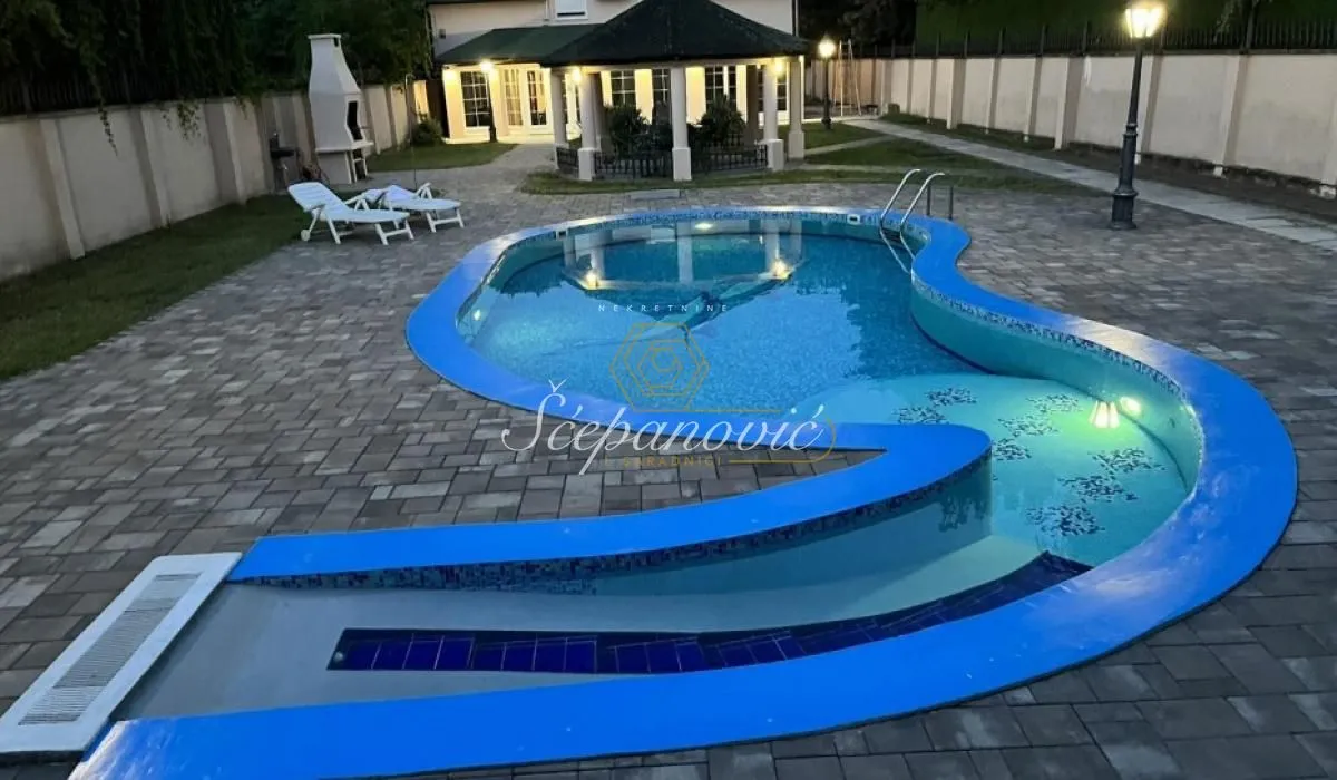 Izdavanje, kuća, 215m², Salajka, Novi Sad Sve Podlokacije