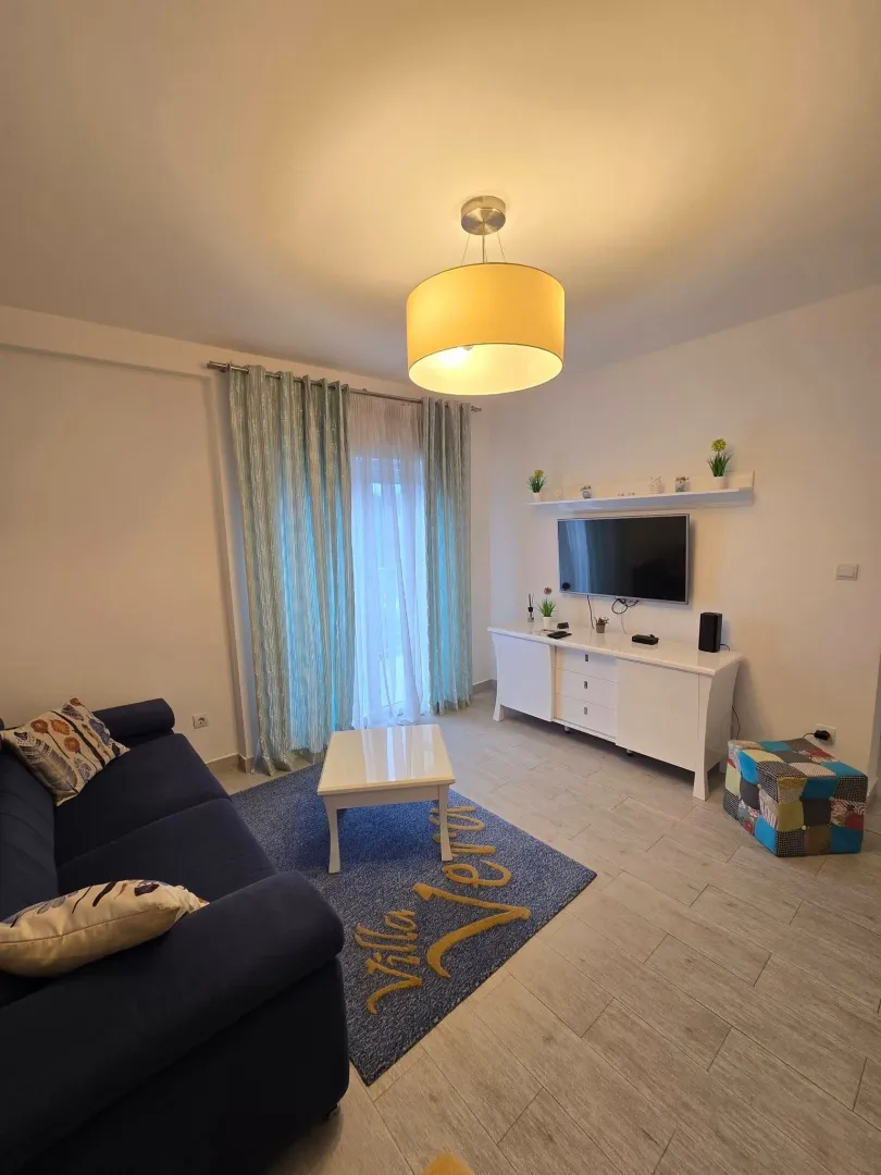 Izdavanje, dvosoban stan, 56m², Centar, Tivat