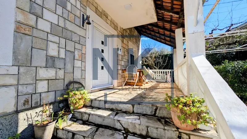 Prodaja, kuća, 350m², Vranići, Podgorica