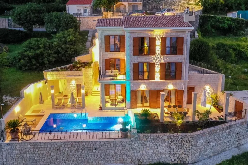 Sale, house, 320m², Lapčići, Budva