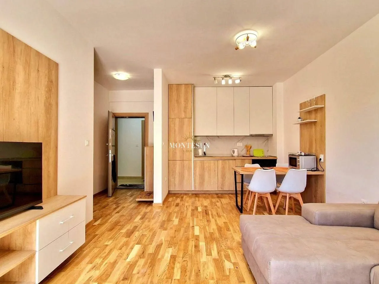 Rent, one bedroom apartment, 39m², Bečići, Budva