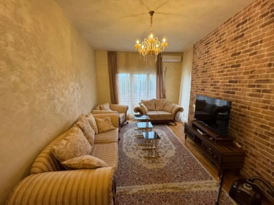 Izdavanje, dvosoban stan, 74m², Ljubović, Podgorica