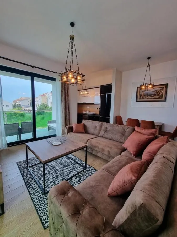 Prodaja, dvosoban stan, 70m², Bečići, Budva